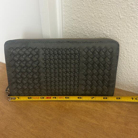 Madison West Grey faux leather woven texture wallet Large zip around some wear - Picture 10 of 11